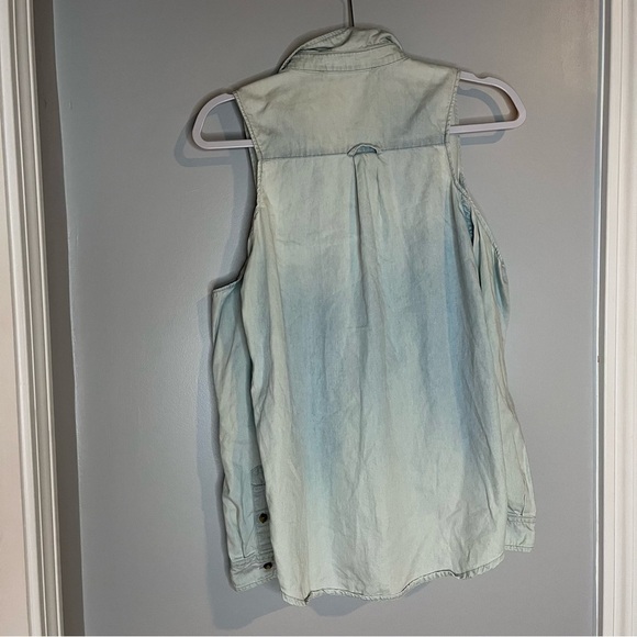 Lovers + Friends Chambray Cold Shoulder Shirt Size S Small 90s Denim Button Down - Picture 7 of 9